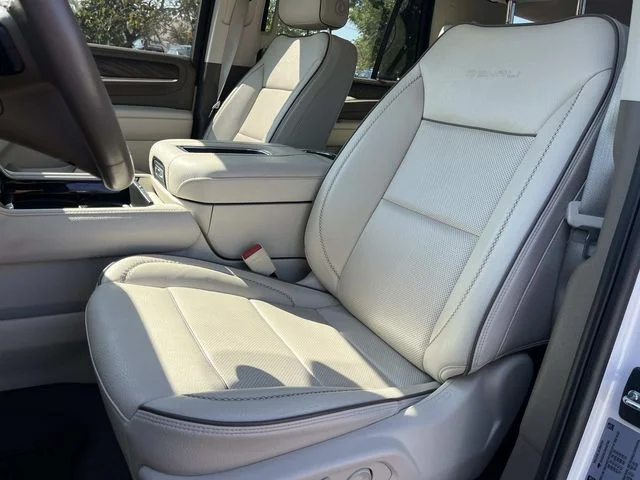 Used 2022 White GMC Denali image 35