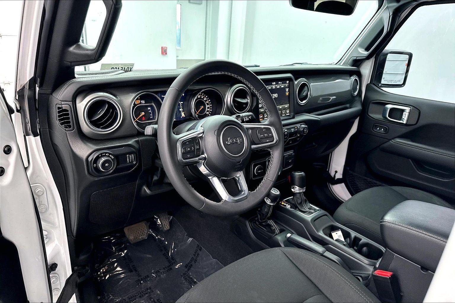 2023 Jeep Wrangler 4-Door Sahara - Photo 16