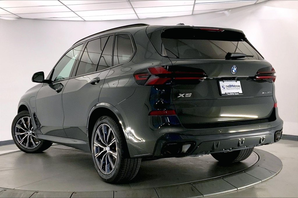 Certified Used 2026 Dravit Grey Metallic BMW  image 10