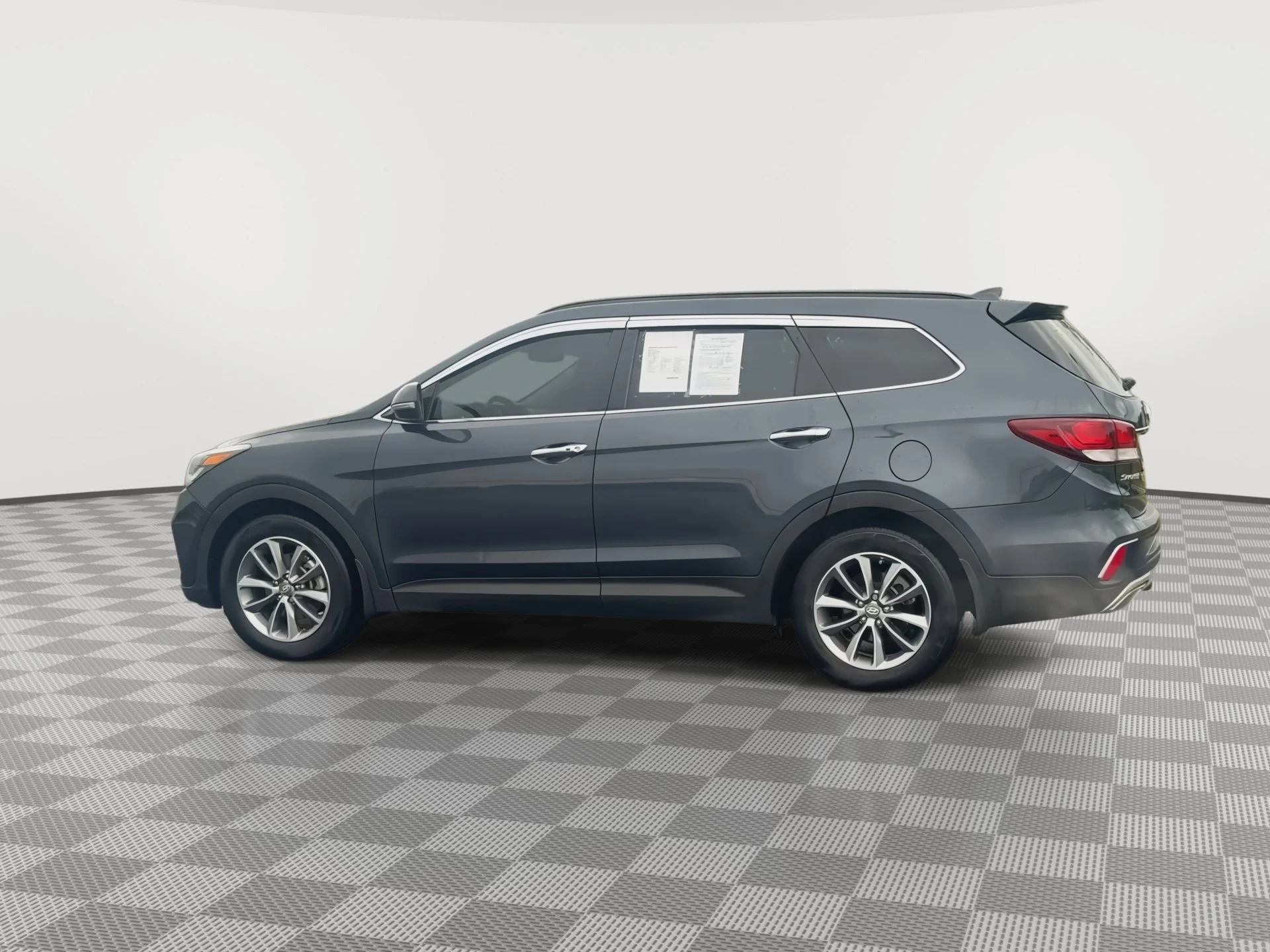 Used 2018 Night Sky Pearl Hyundai SE image 6