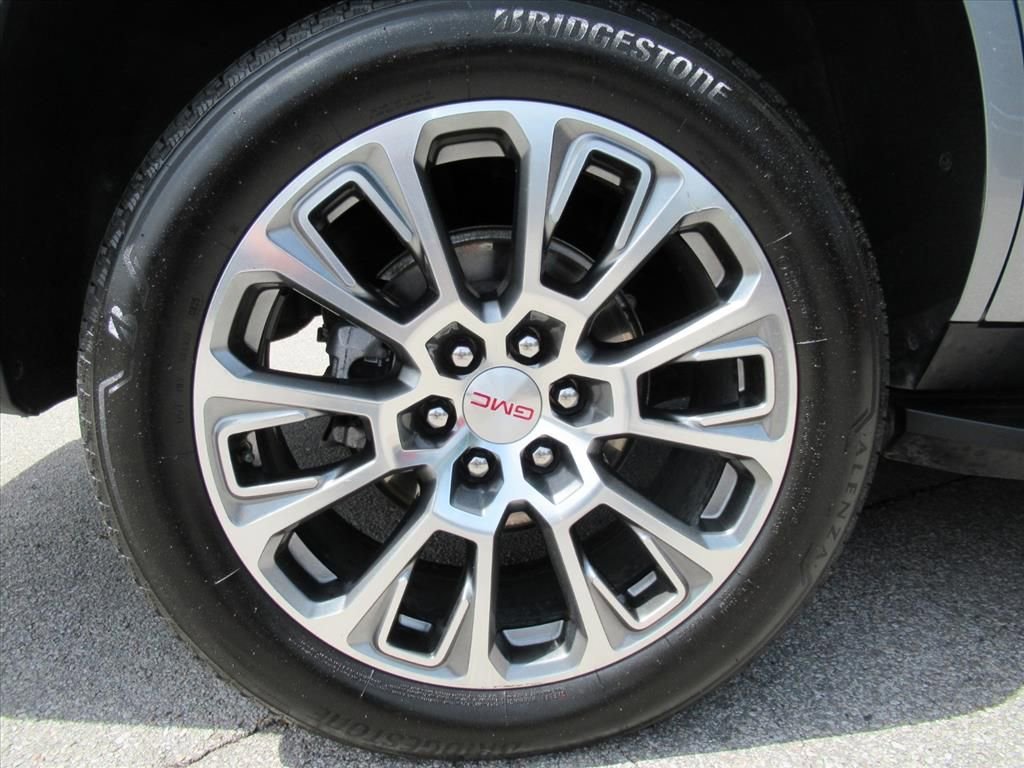 Used 2025 Sterling Metallic GMC Denali image 8