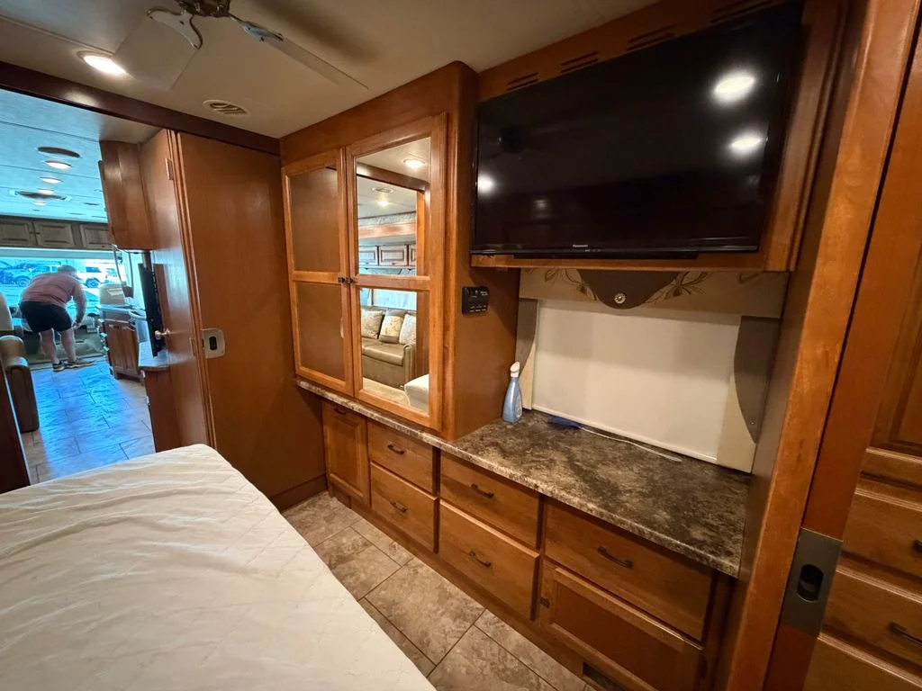 Used 2014  Tiffin  image 56