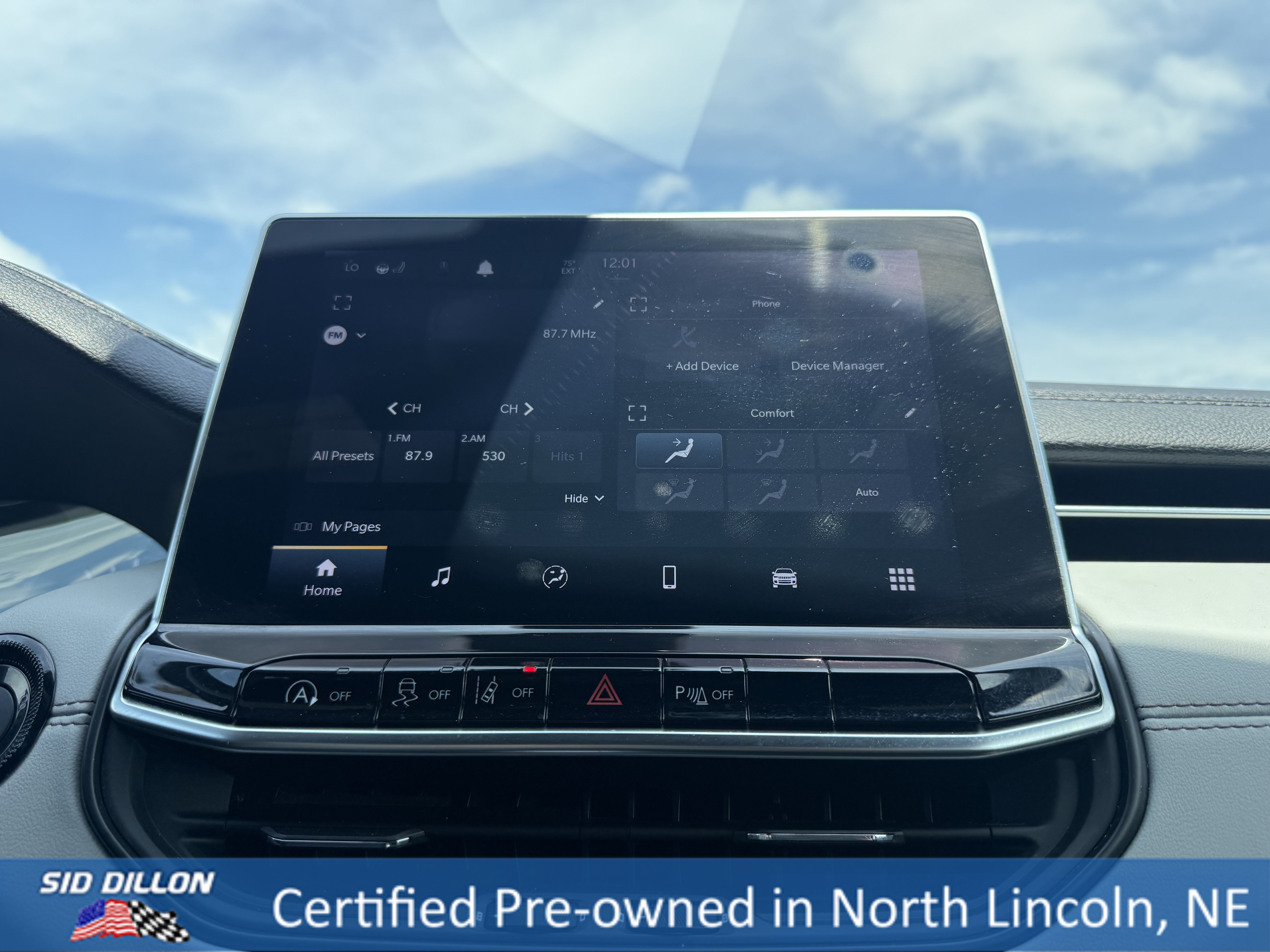 Used 2023 Diamond Black Crystal Pearlcoat Jeep Limited image 13