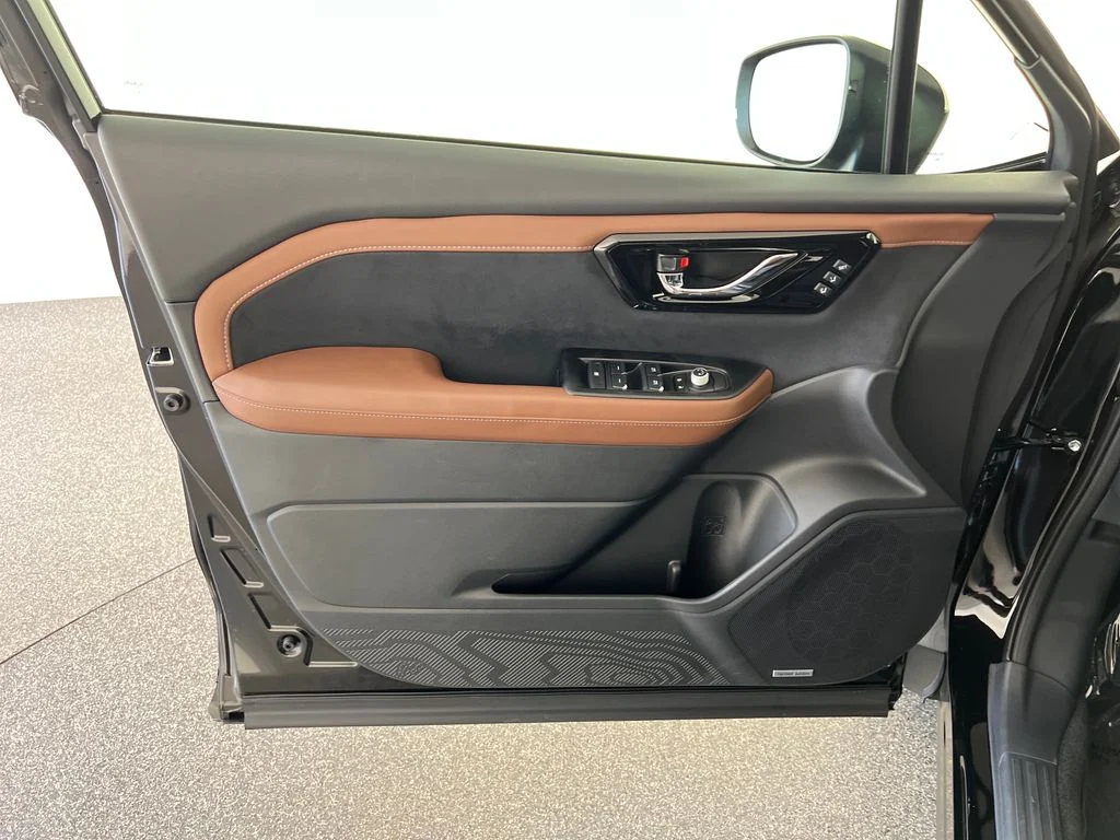 New 2026 CRYSTAL BLACK SILICA Subaru Touring image 12