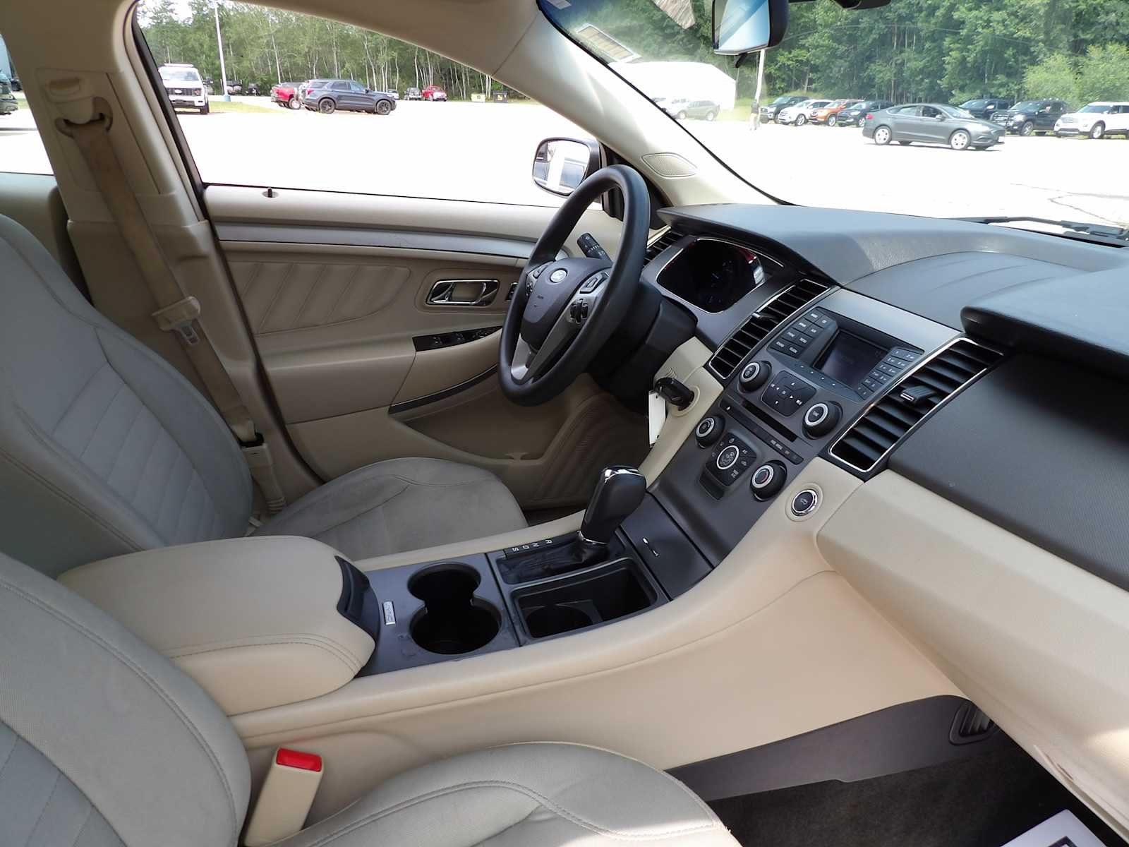 Used 2018 White Gold Metallic Ford SE image 13