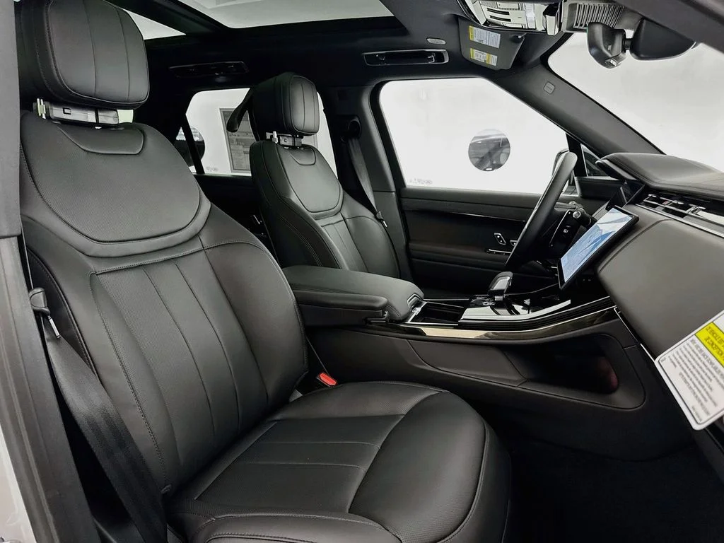 New 2026 Fuji White Land Rover Dynamic SE image 30