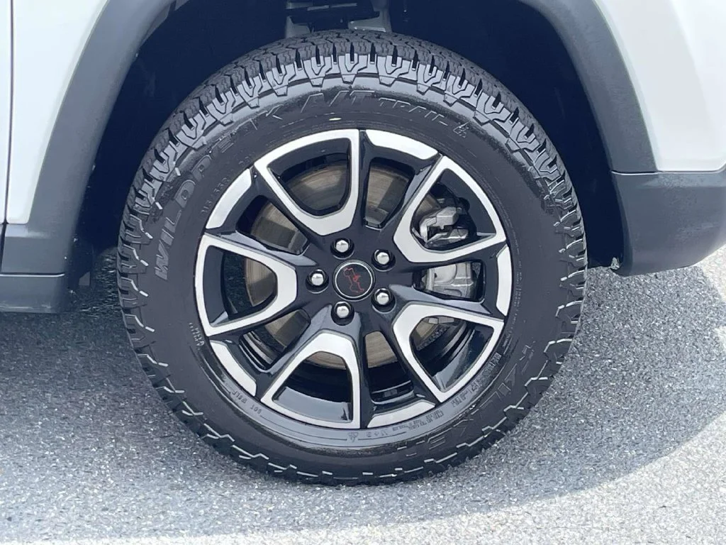 Used 2025 White Jeep Trailhawk image 11
