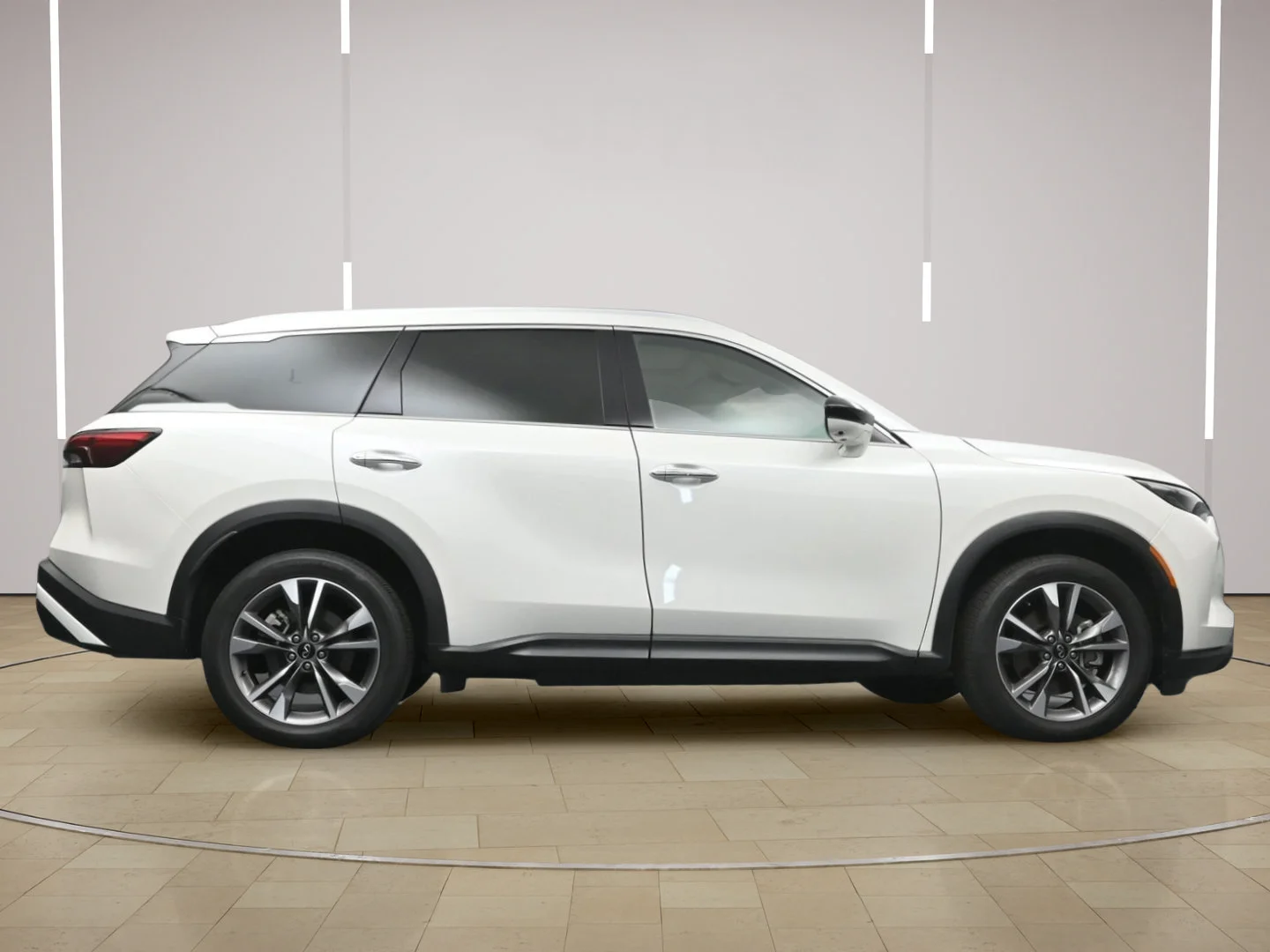 Certified Used 2025 Majestic White INFINITI LUXE image 27