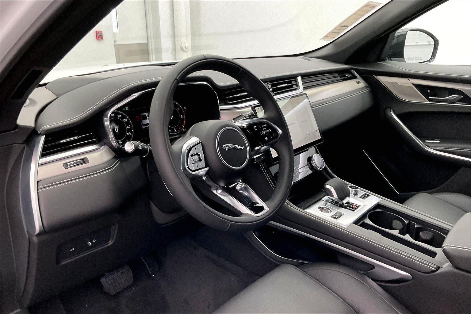 New 2026 Fuji White Jaguar R-Dynamic S image 3