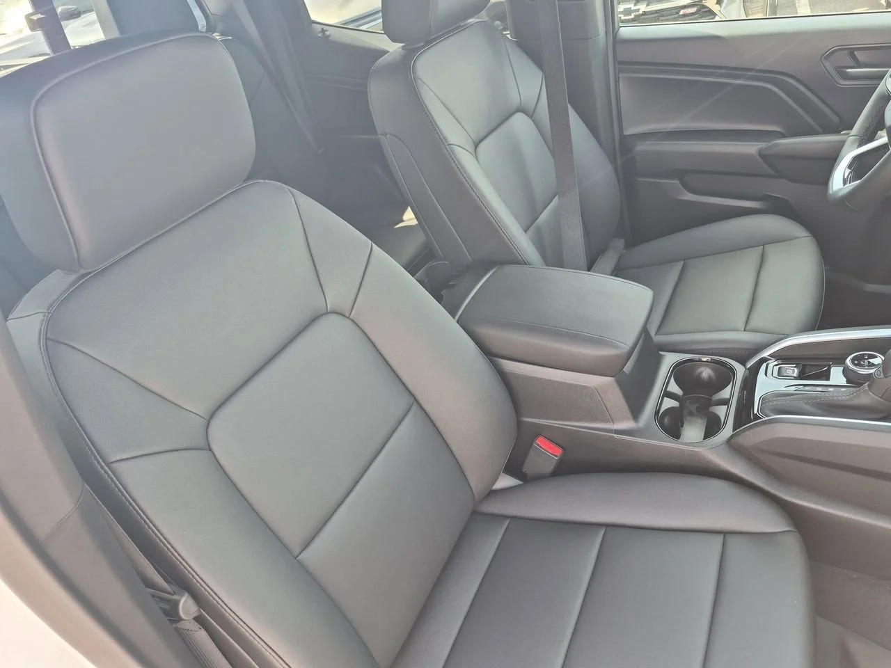 New 2026 Summit White Chevrolet Trail Boss image 27