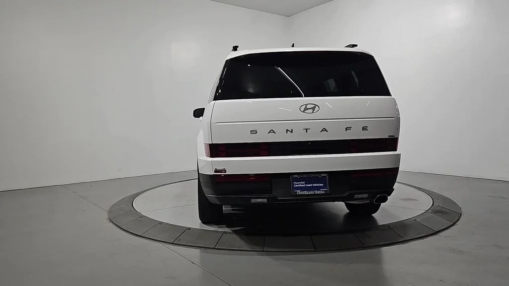 Used 2025 White Hyundai SEL image 4