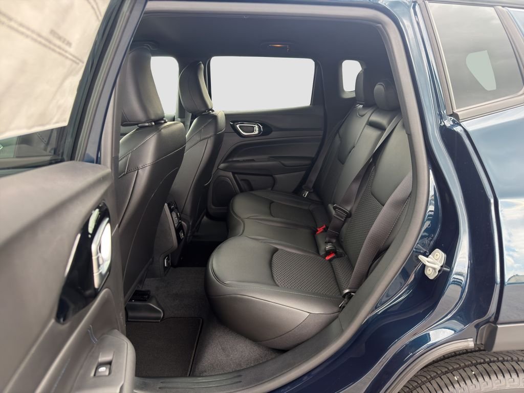 New 2026 Fathom Blue Pearl-Coat Exterior Paint Jeep Latitude image 24