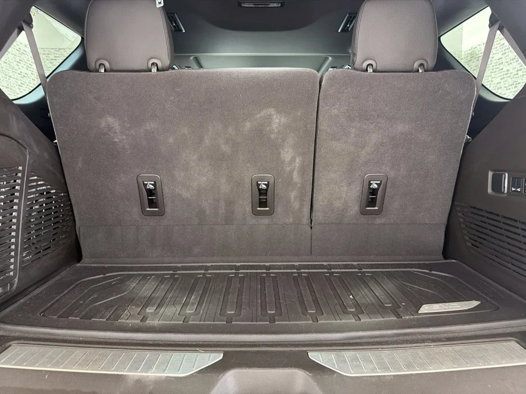 Used 2024 White Frost Tricoat GMC Denali image 9