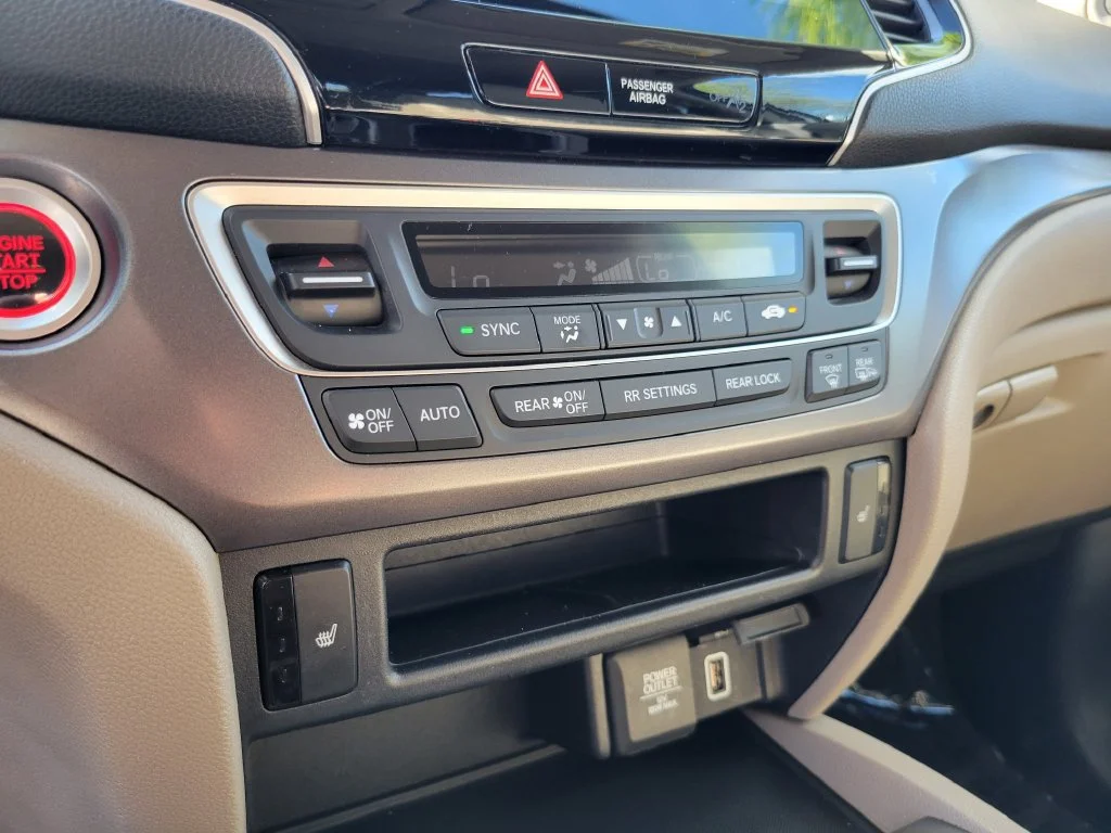 Used 2020 White Honda EX-L image 33