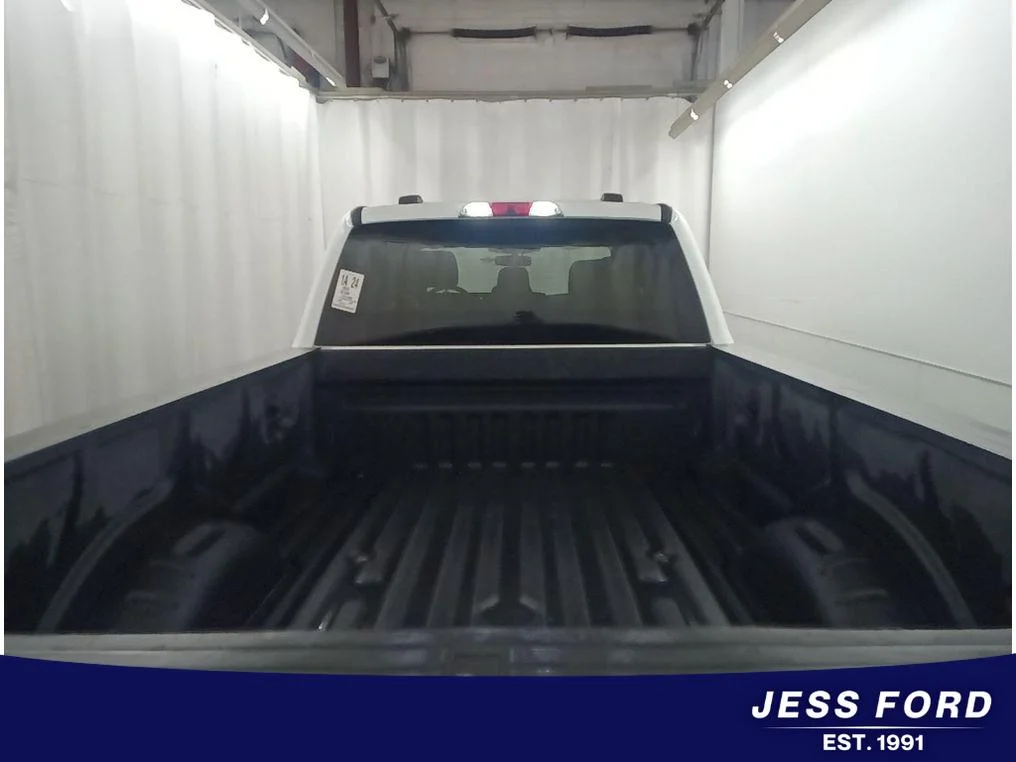 Used 2023 Oxford White Ford XLT image 10