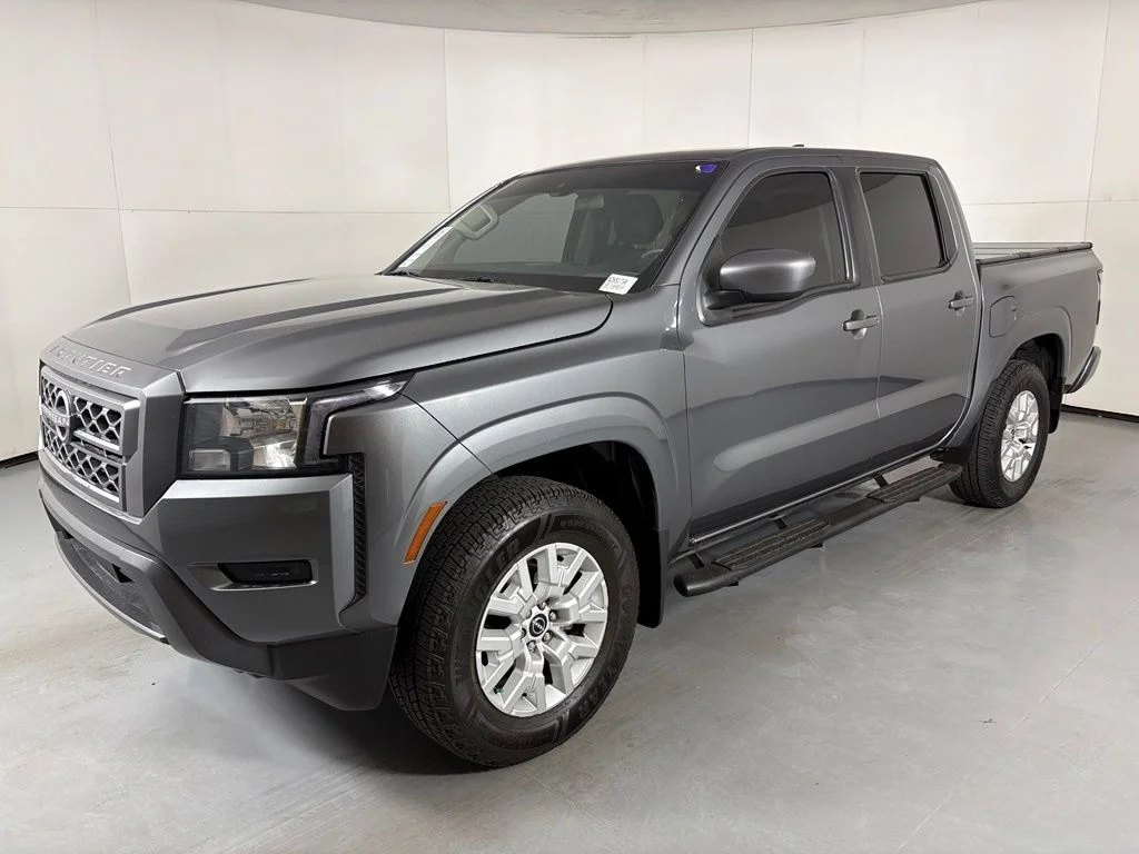 Used 2022 Gray Nissan SV image 4