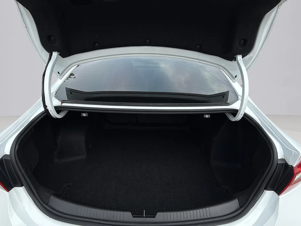 Used 2024 Summit White Chevrolet LT image 30