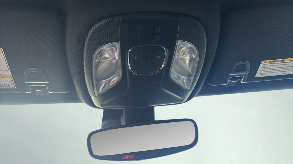 Used 2025 Red Jeep Latitude image 27