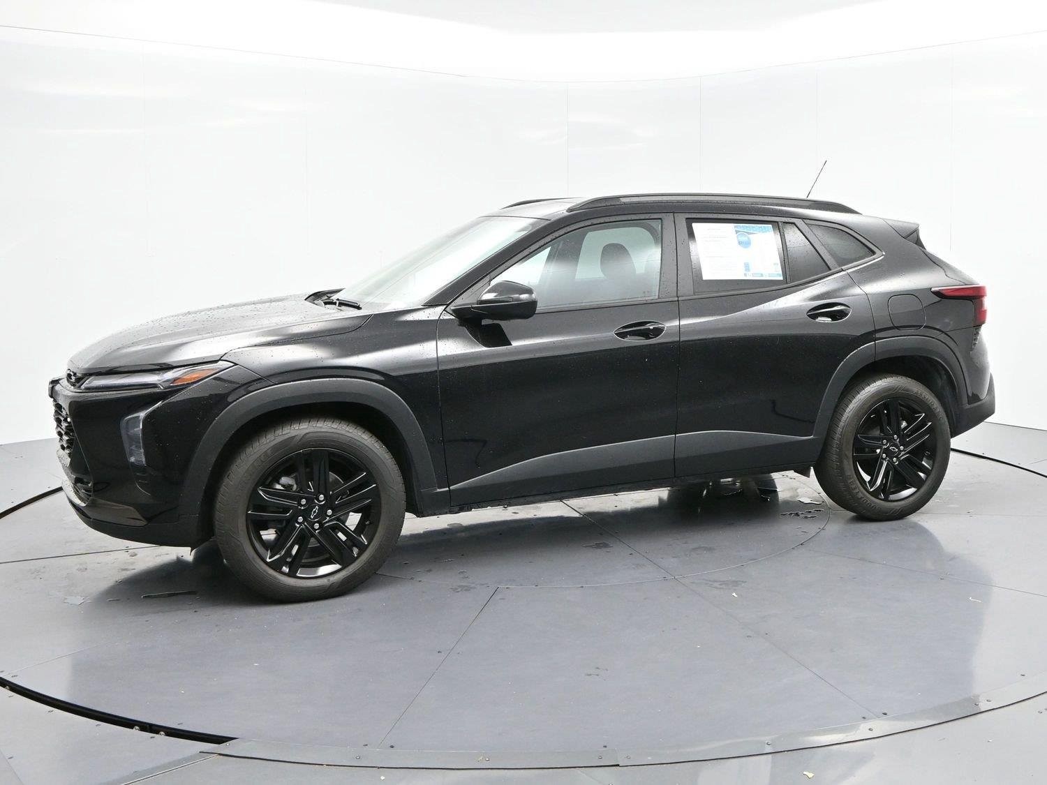 Used 2025 Mosaic Black Metallic Chevrolet ACTIV image 4