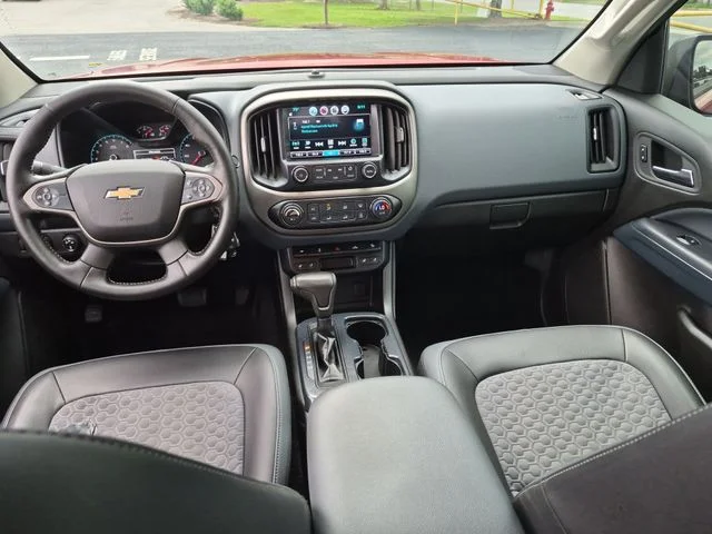 Used 2016 Red Chevrolet Z71 image 29