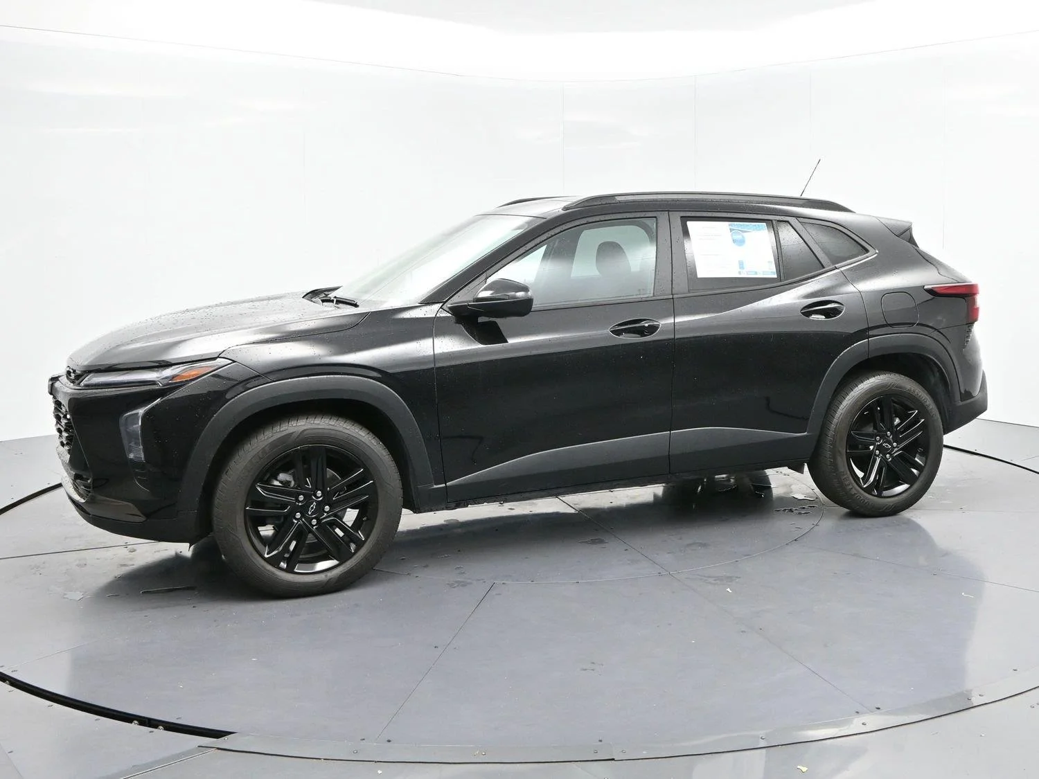 Used 2025 Mosaic Black Metallic Chevrolet ACTIV image 4