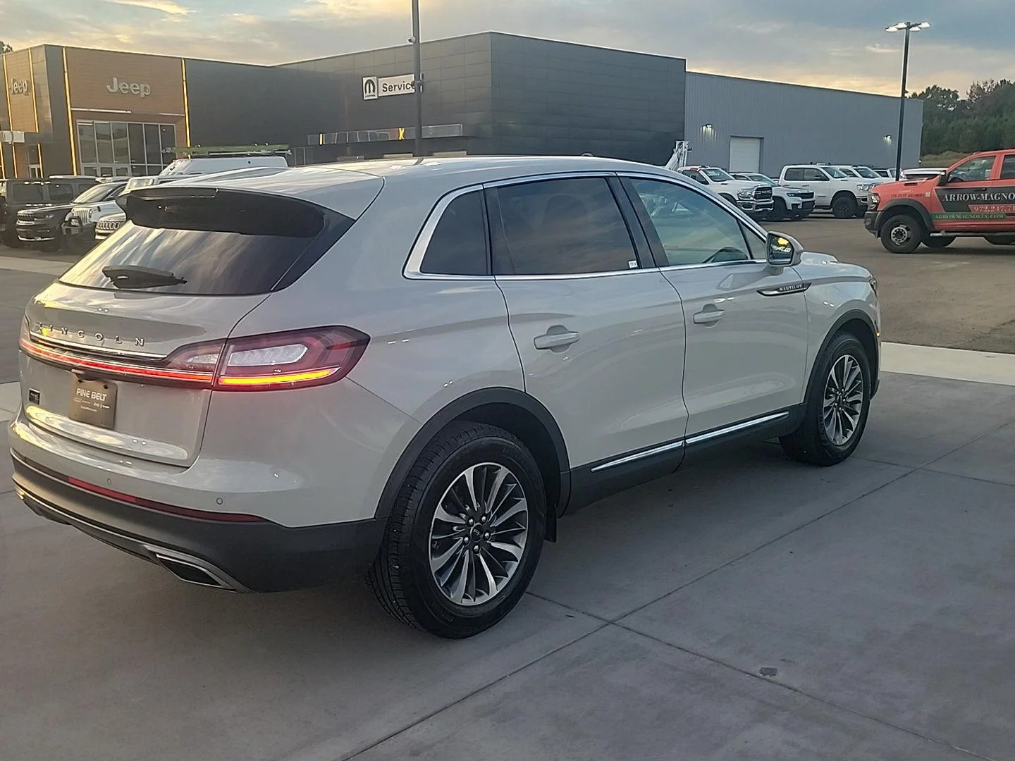 Used 2021 Ceramic Pearl Lincoln Standard image 18