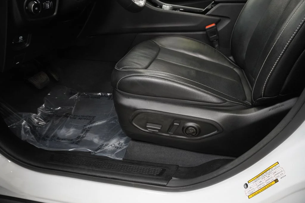 Used 2022 White Jeep 4xe image 46