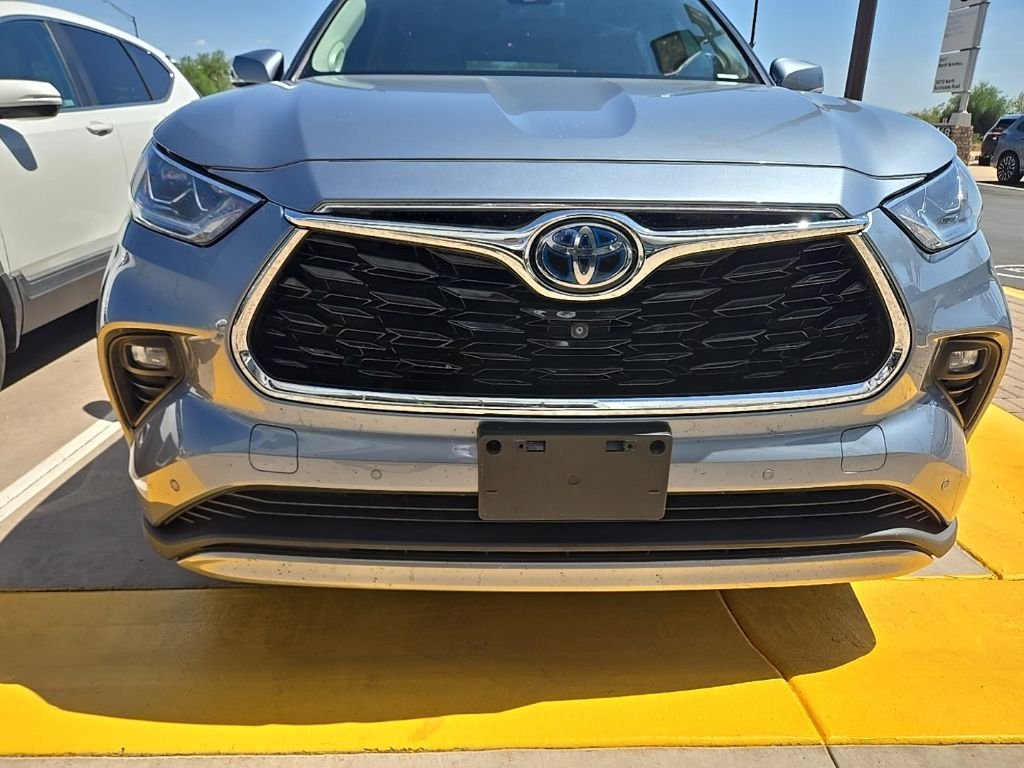 Used 2020 Moon Dust Toyota Platinum image 3