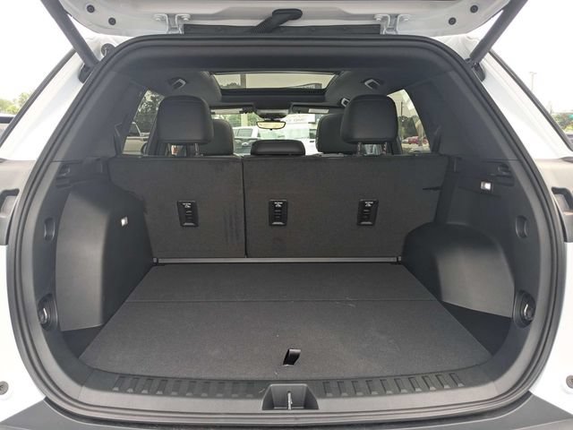 New 2027 Polar White Tricoat Chevrolet ACTIV image 12