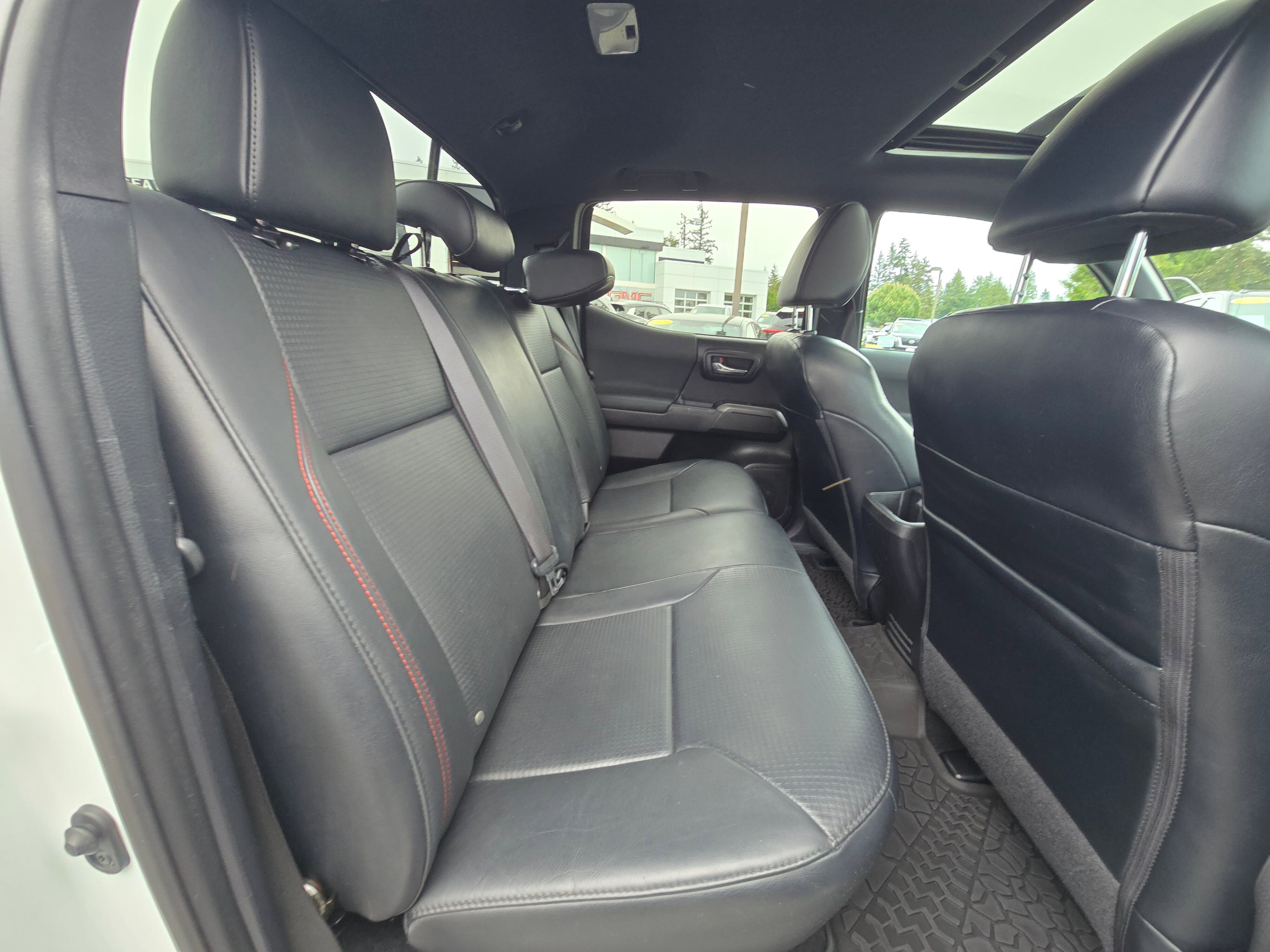 Used 2021  Toyota SR image 12