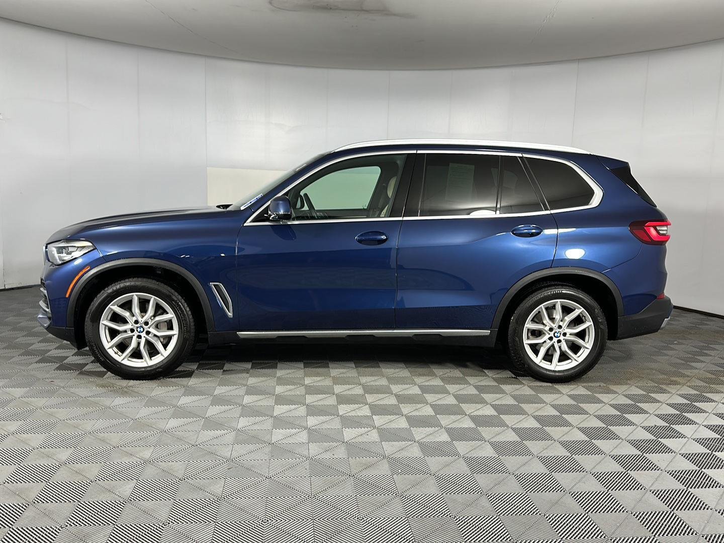 Used 2022 Phytonic Blue Metallic BMW xDrive40i image 8