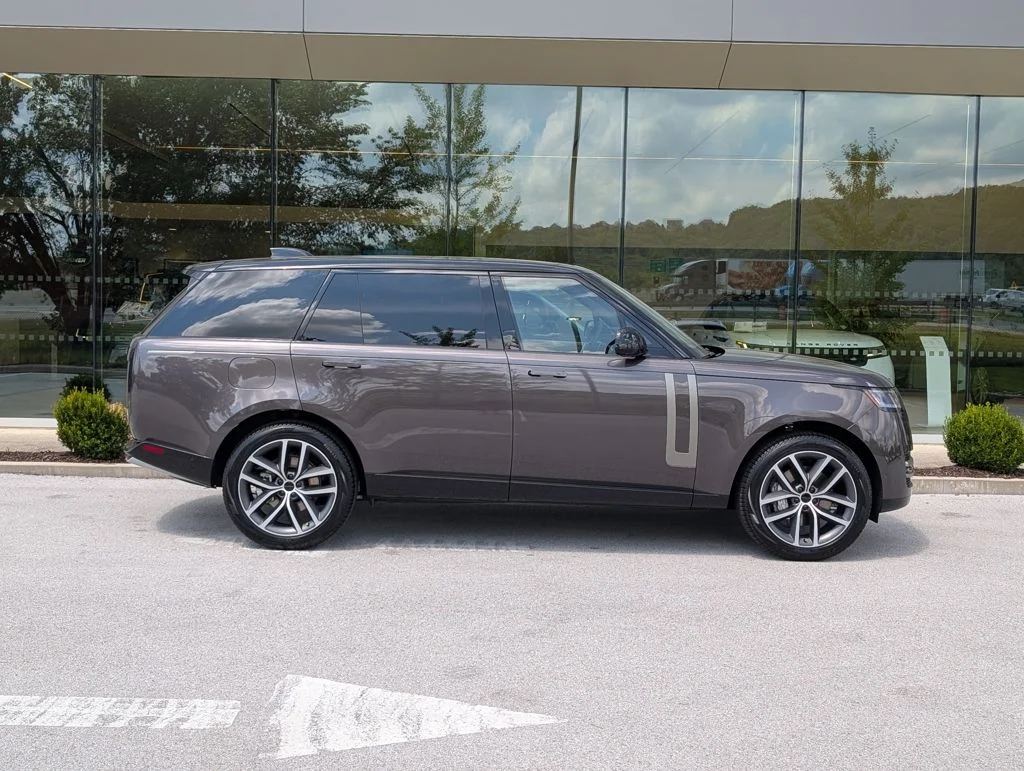 New 2026 Charente Grey Land Rover SE image 8