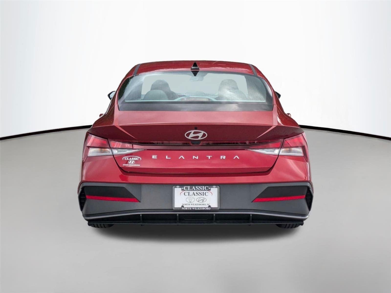 Used 2024 Ultimate Red Hyundai SE image 6