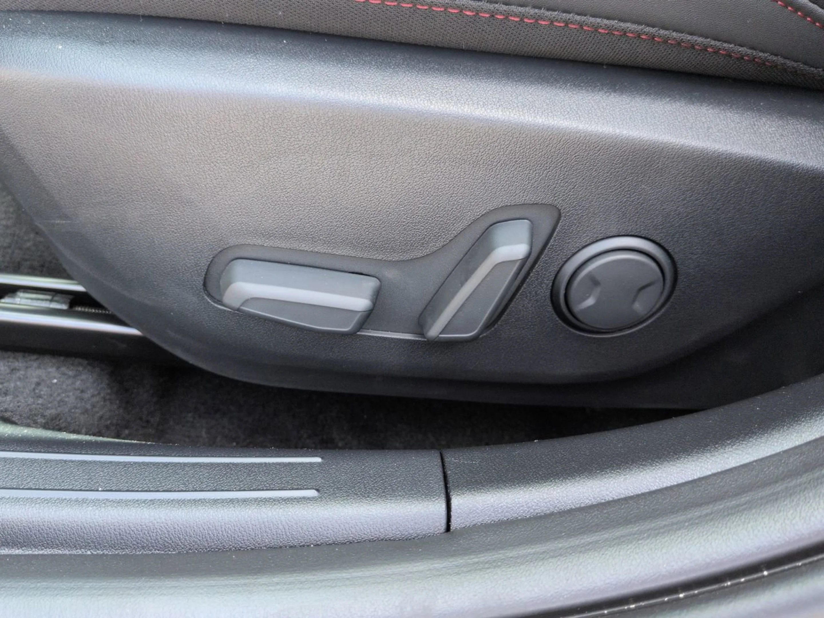 New 2026 Snow White Pearl Kia GT-Line Turbo image 17