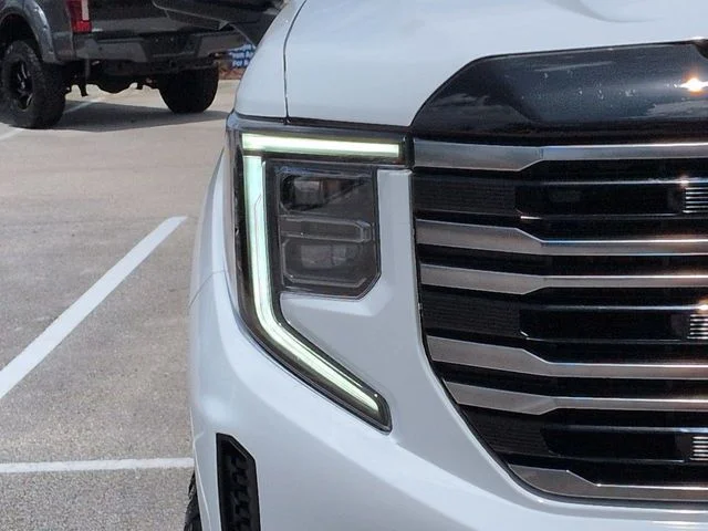 Used 2026 White GMC AT4 image 10