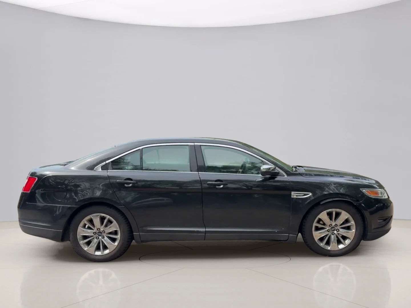 Used 2011 Black Ford LIMITED image 5