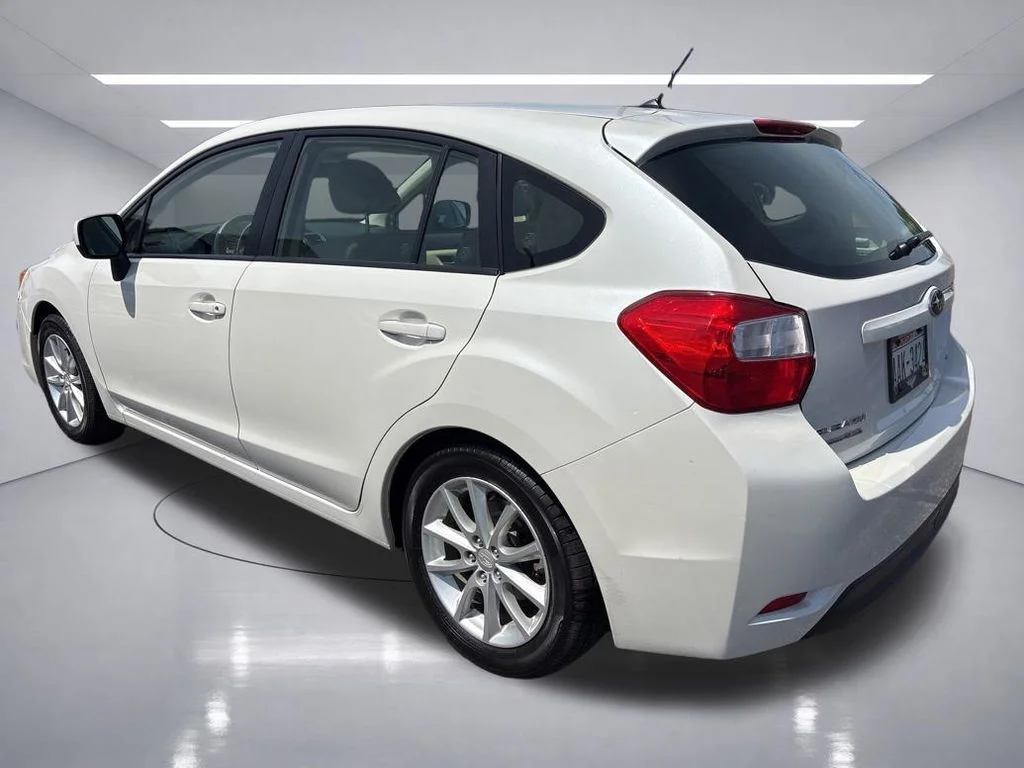 Used 2014 Satin White Pearl Subaru 2.0i Premium image 4