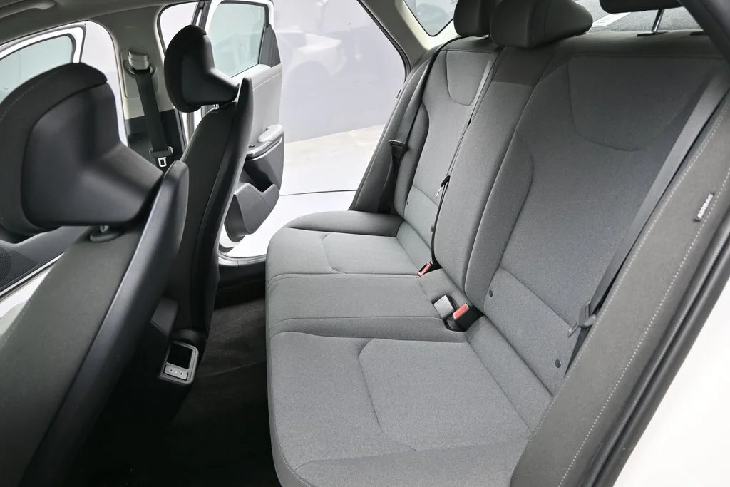 Used 2025 White Kia LXS image 17