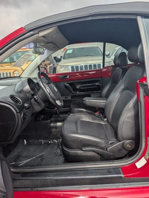 Used 2008 Red Volkswagen SE image 7