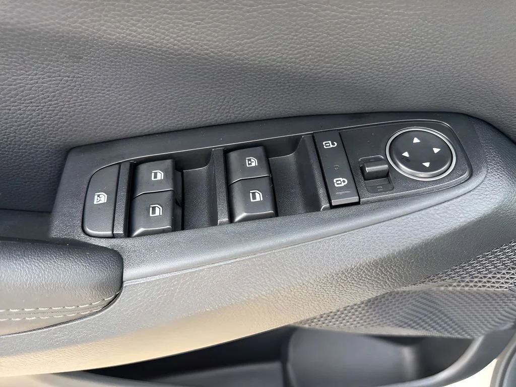 Used 2023  Kia EX image 28
