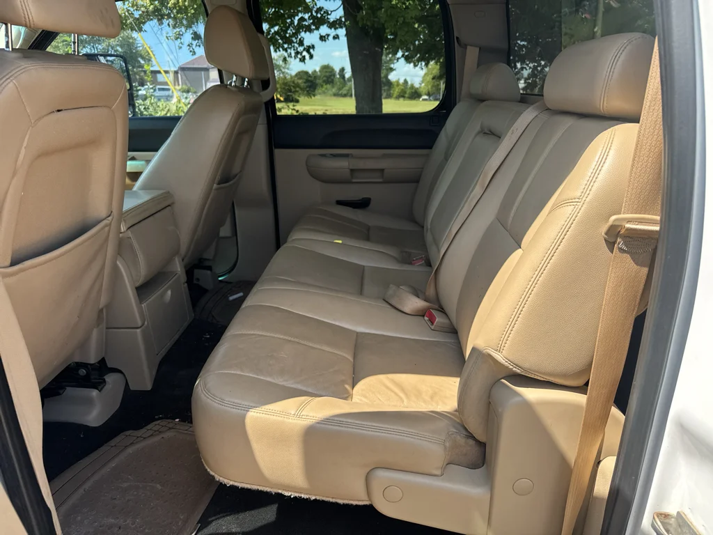 Used 2009 Summit White Chevrolet LT image 9