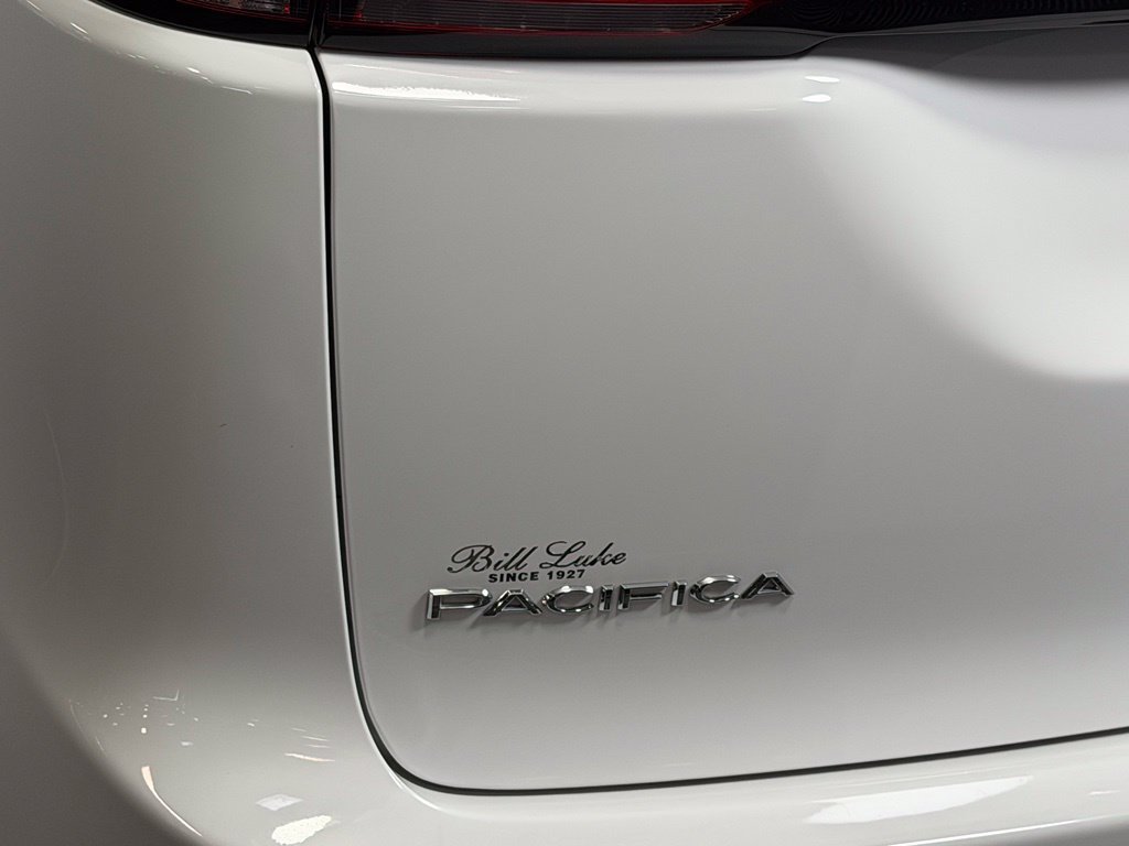 Certified Used 2025 White Chrysler Select image 11