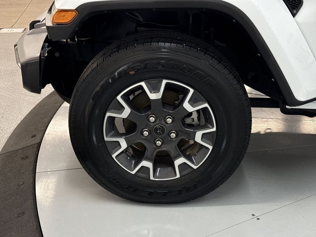 Used 2024 Bright White Clearcoat Jeep Sahara image 10