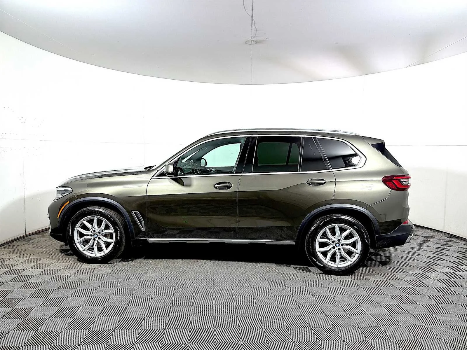 Certified Used 2023 Manhattan Green Metallic BMW xDrive40i image 4
