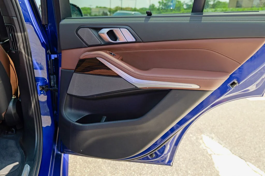 Used 2025 Marina Bay Blue Metallic BMW M60i image 31