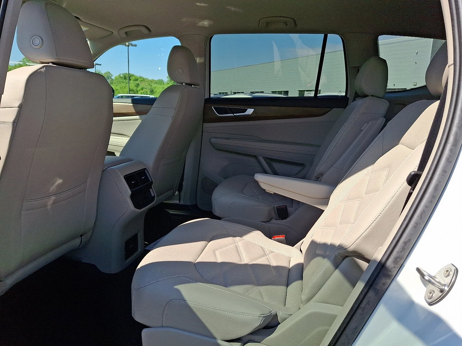 New 2026 Opal White Pearl Volkswagen 2.0T SE with Technology image 8