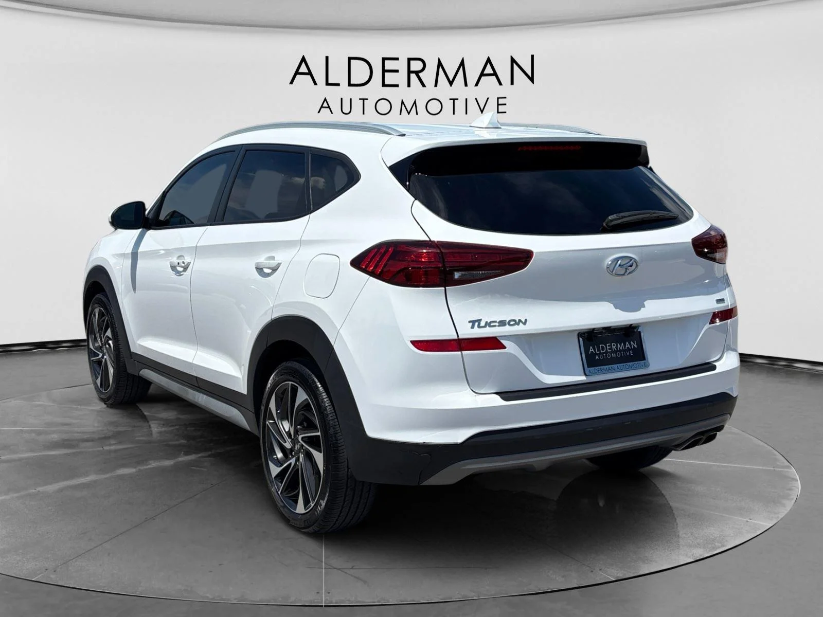 Used 2019 Dazzling White Hyundai Sport image 3