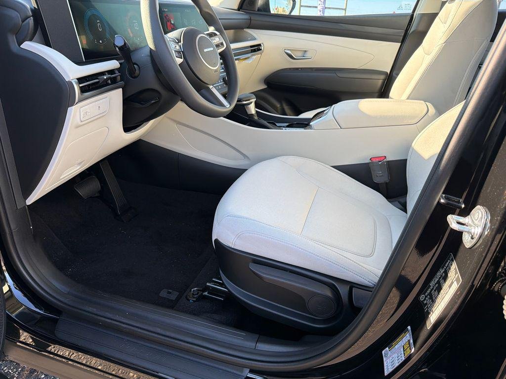 New 2026 Black Hyundai SE FWD image 9