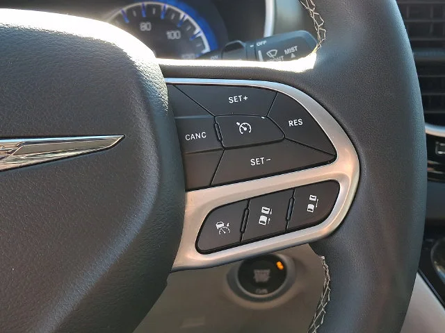 Used 2024 White Chrysler Touring L image 23