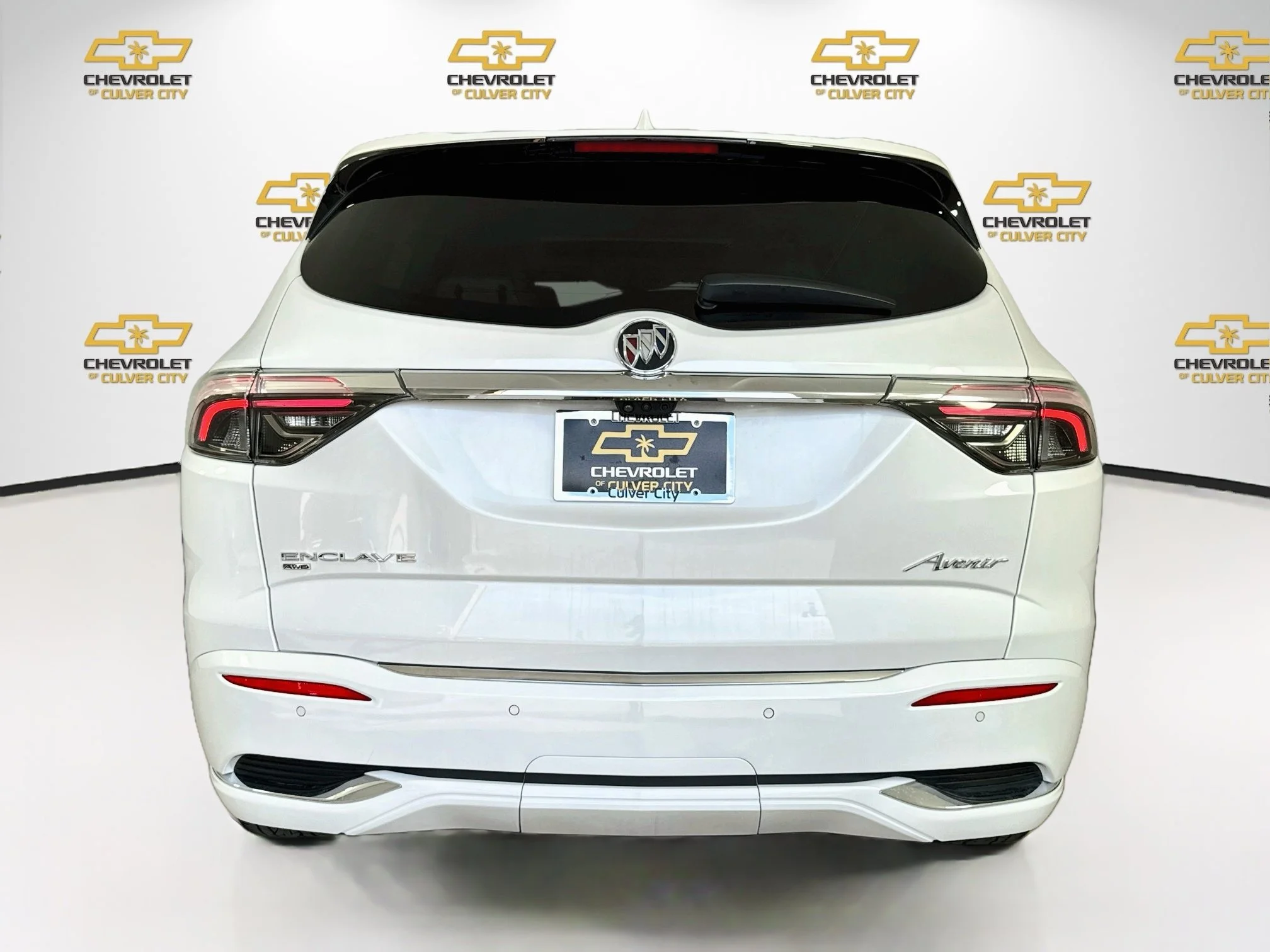 Used 2023 White Frost Tricoat Buick Avenir image 7